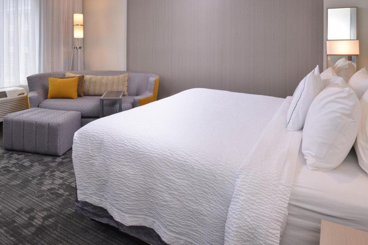 Отель Courtyard By Marriott Boston Littleton Экстерьер фото