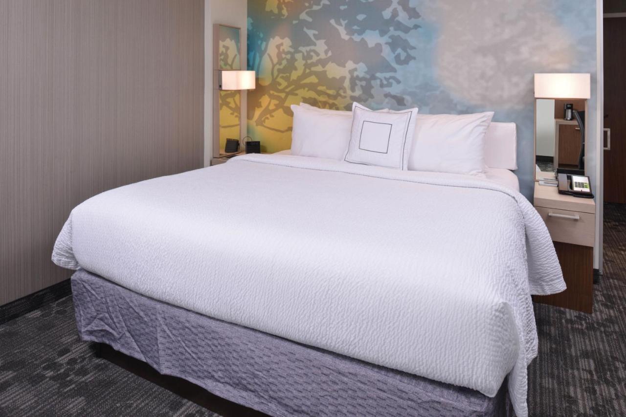 Отель Courtyard By Marriott Boston Littleton Экстерьер фото