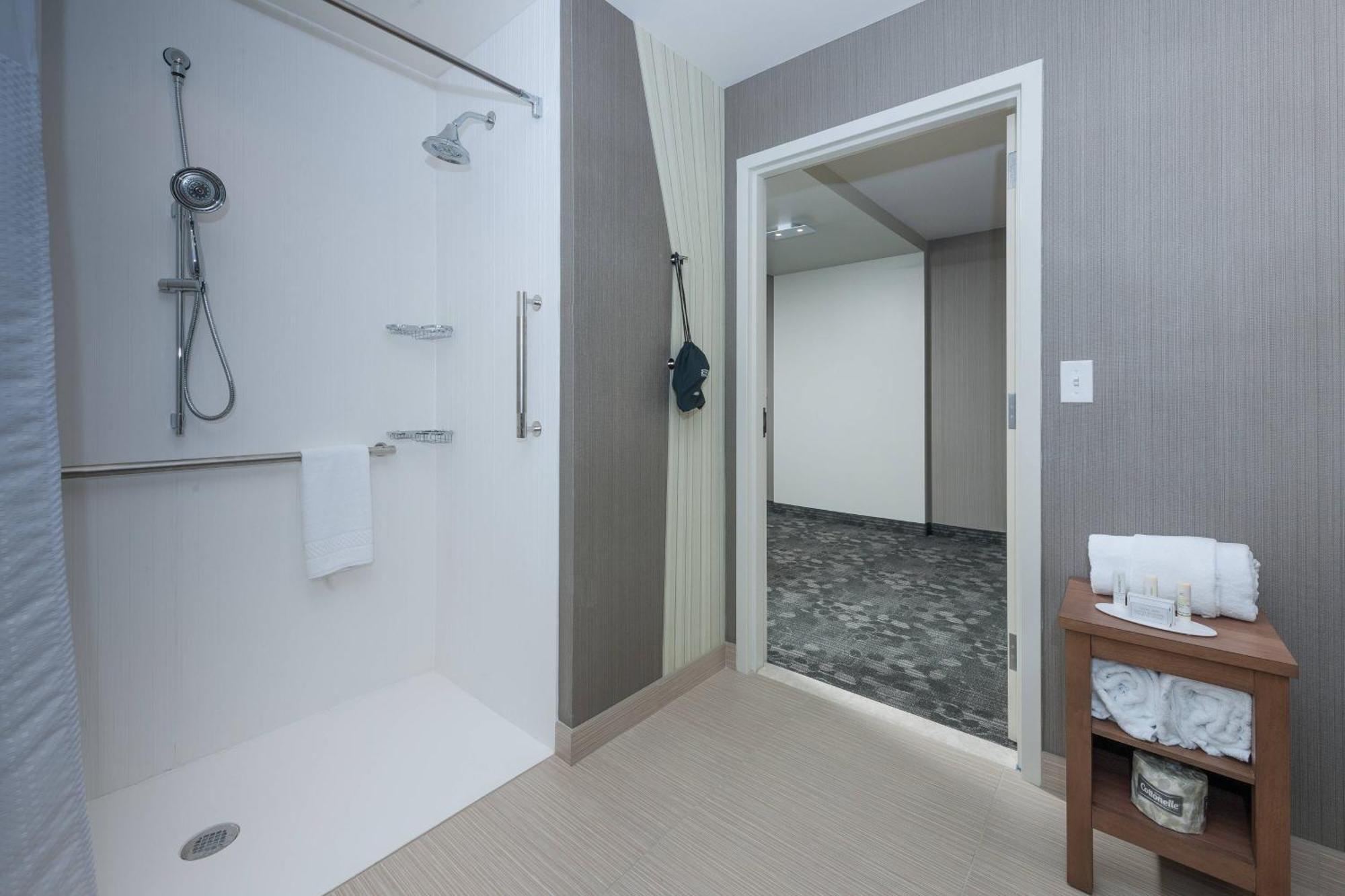 Отель Courtyard By Marriott Boston Littleton Экстерьер фото