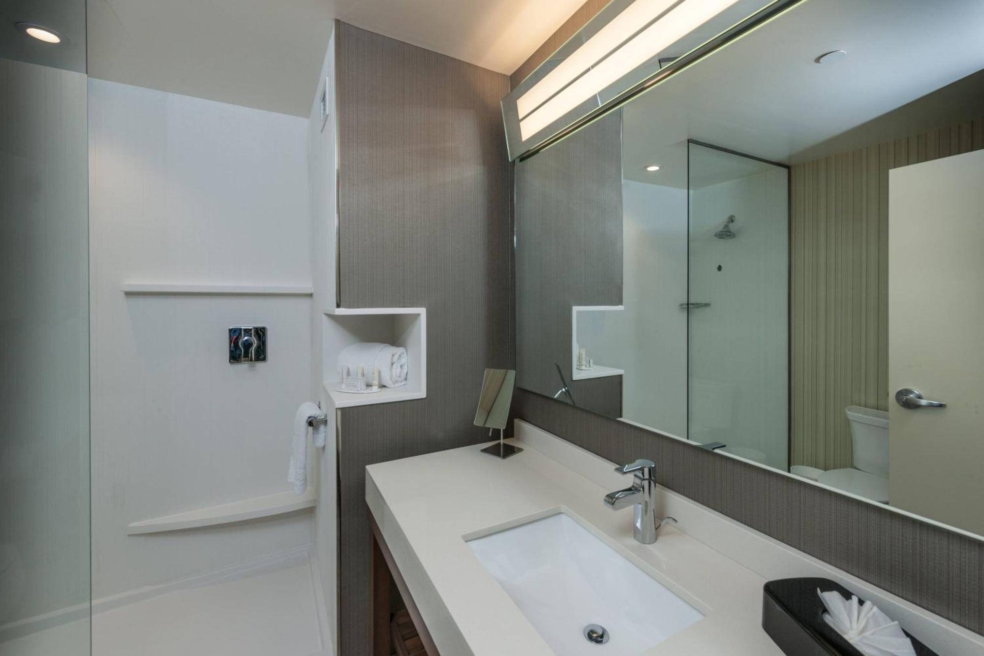 Отель Courtyard By Marriott Boston Littleton Экстерьер фото