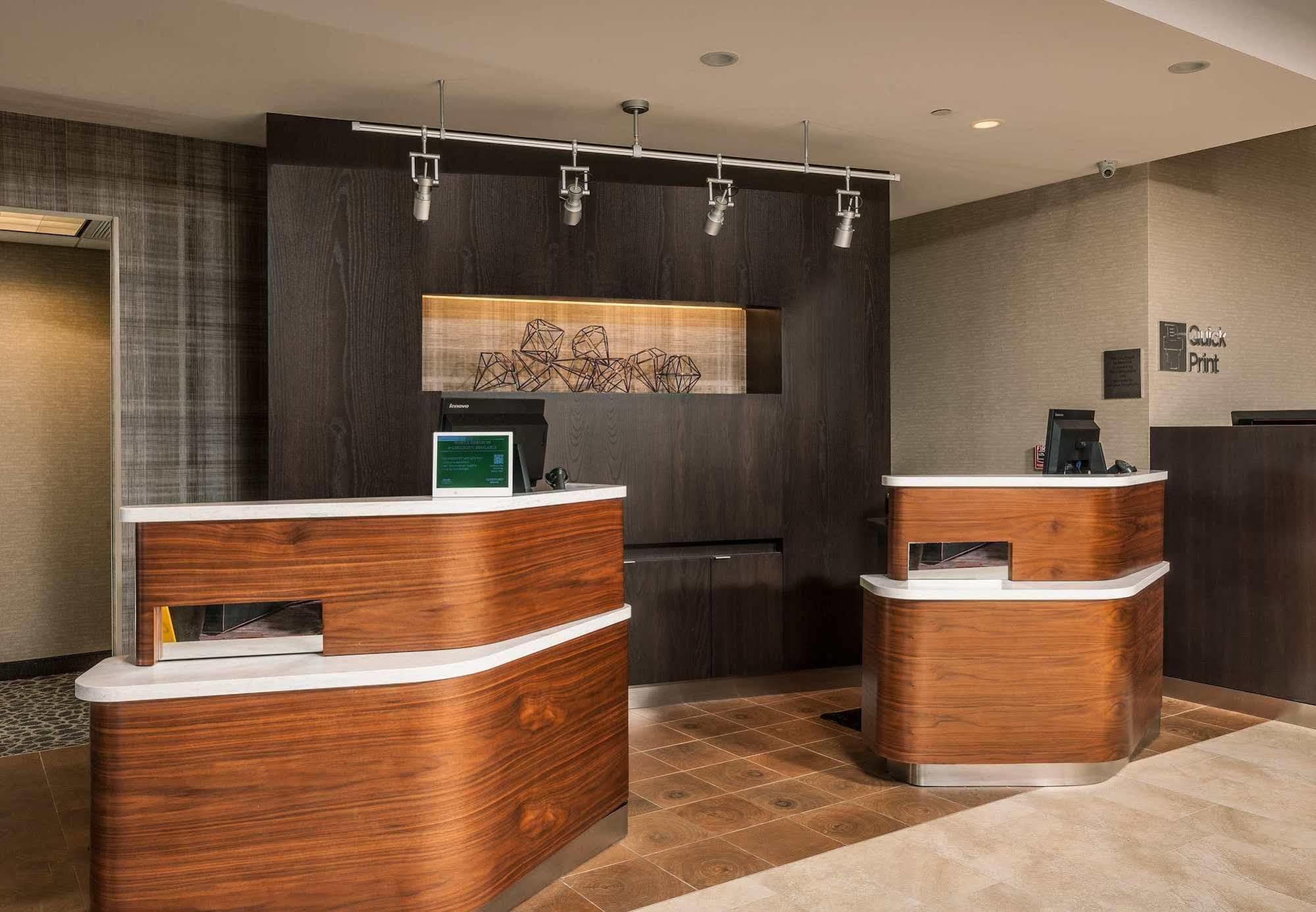 Отель Courtyard By Marriott Boston Littleton Экстерьер фото