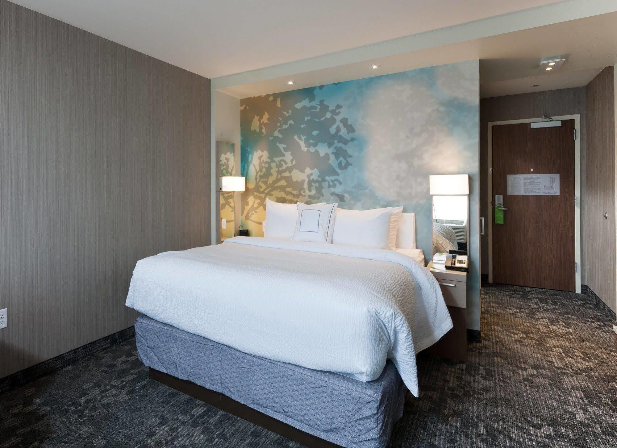 Отель Courtyard By Marriott Boston Littleton Экстерьер фото